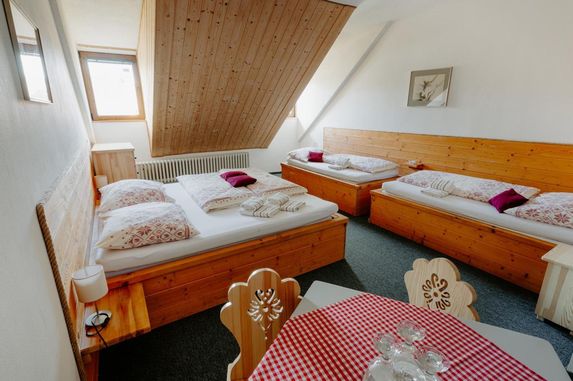 Sova Hotel&Restaurant Ждьяр Экстерьер фото