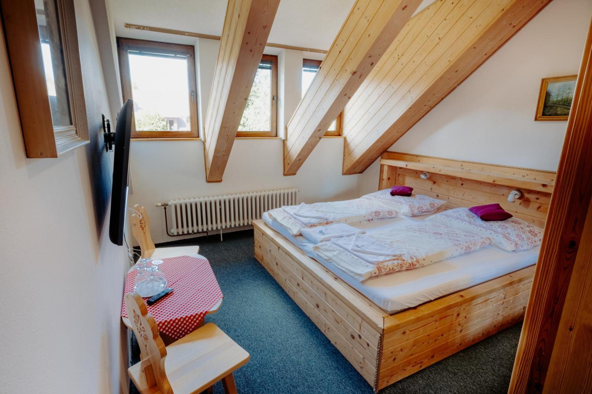 Sova Hotel&Restaurant Ждьяр Экстерьер фото