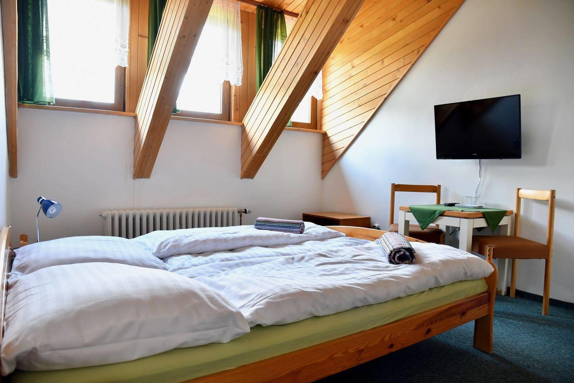 Sova Hotel&Restaurant Ждьяр Экстерьер фото